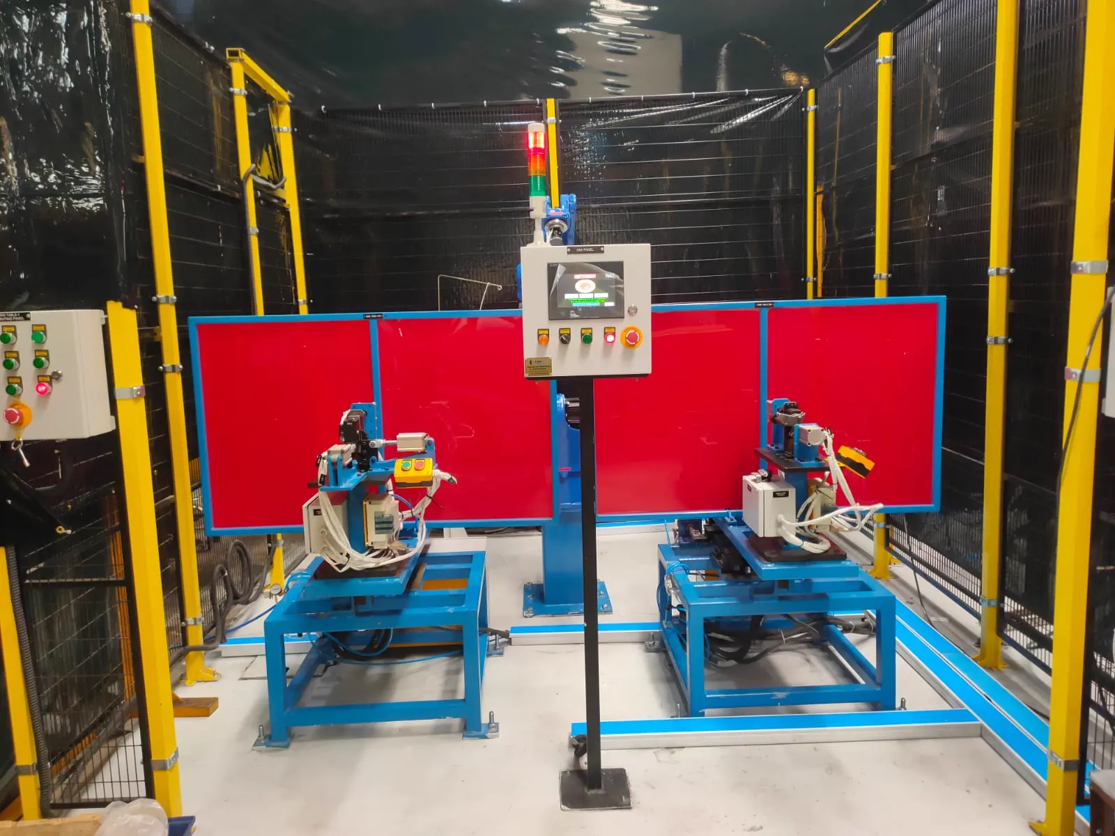 Delivered robotic welding cell running at the customer plant